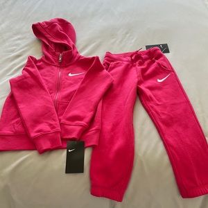 New Nike Sweatsuit with zipper and hood